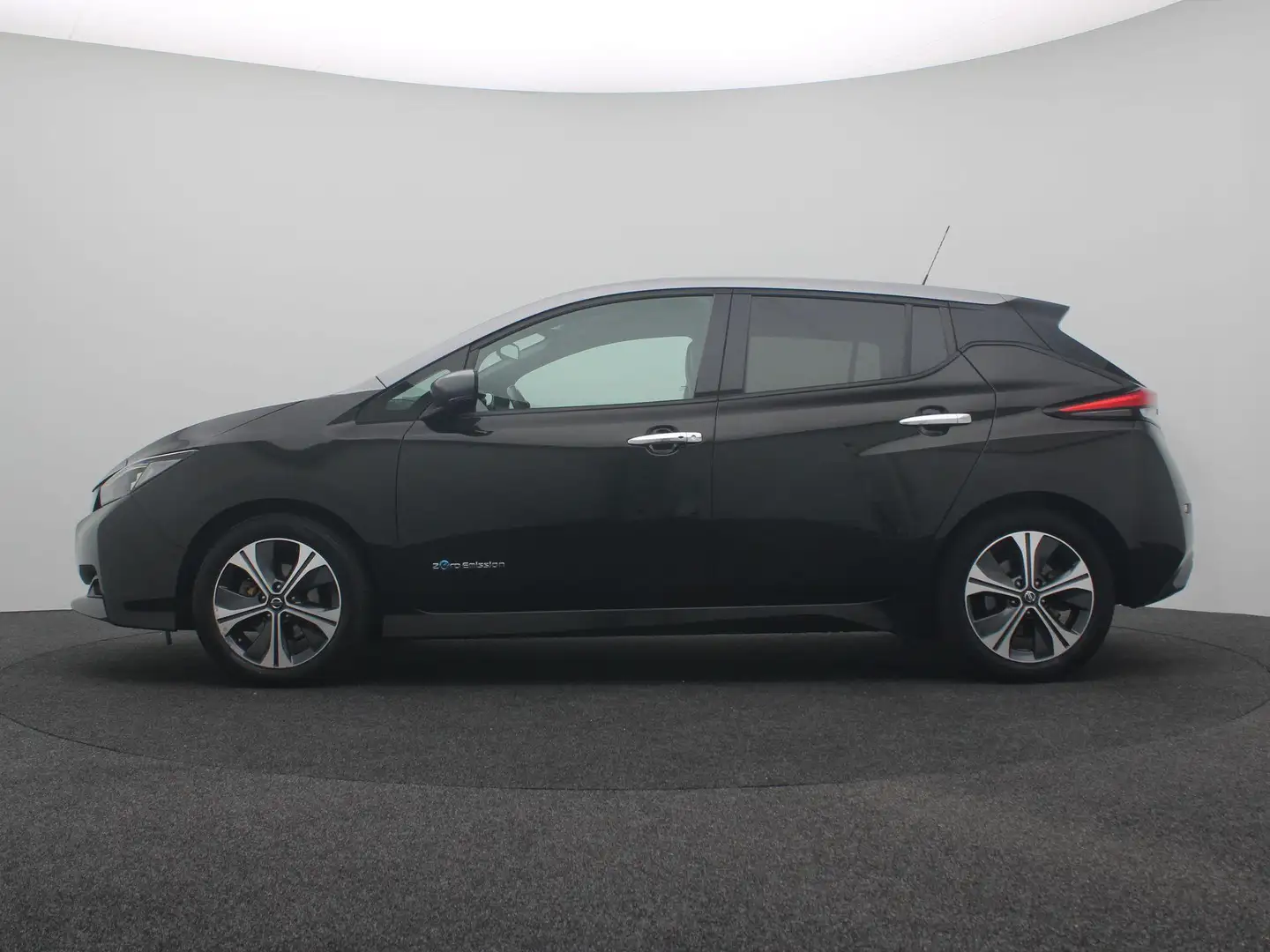 Nissan Leaf Tekna 40 kWh | ProPILOT | BOSE Audio | Zwart - 2