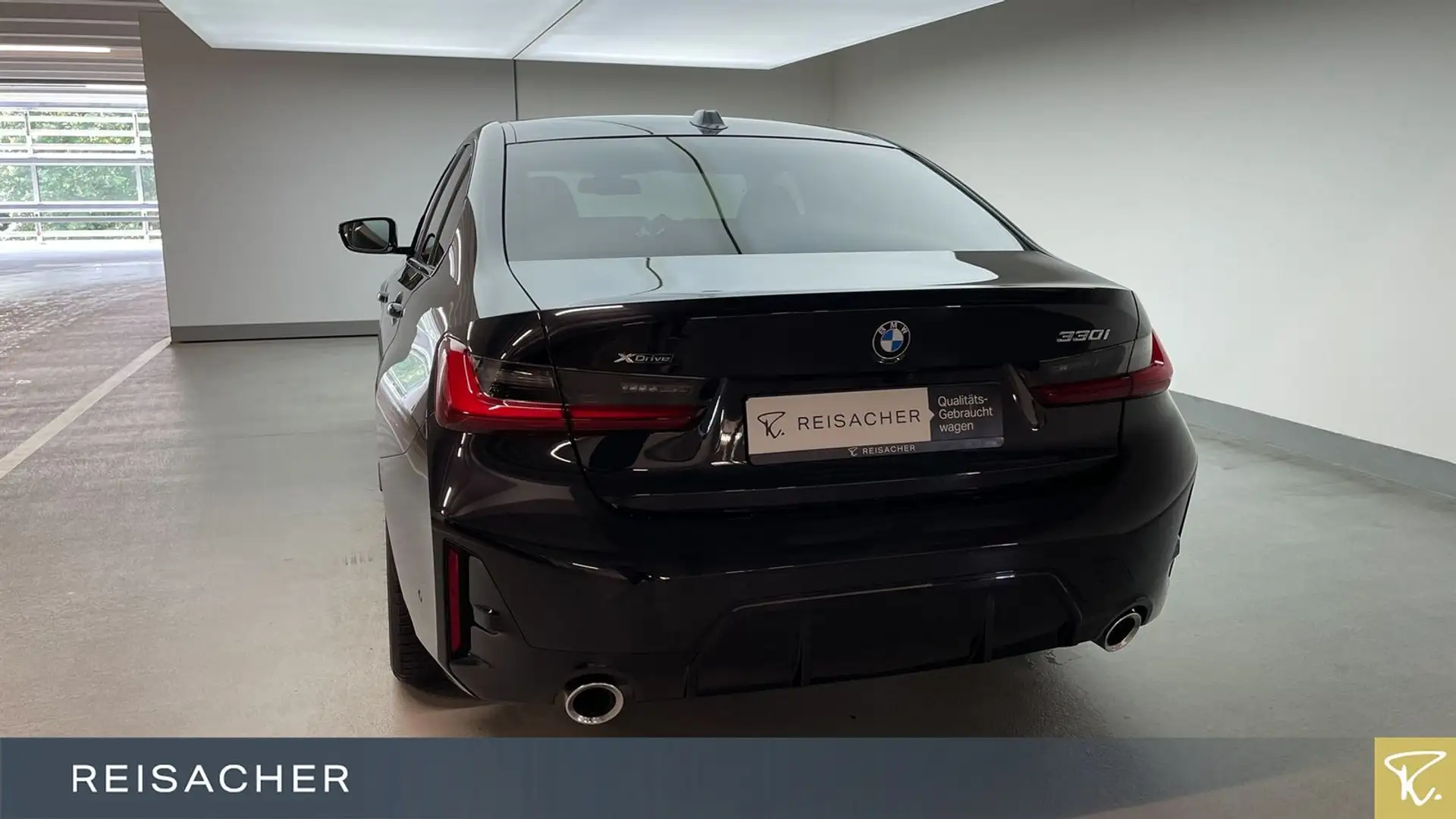 BMW 330 iA xDrive M-Sport,LCProf,GSD,AHK,PA+,adapLED Schwarz - 2