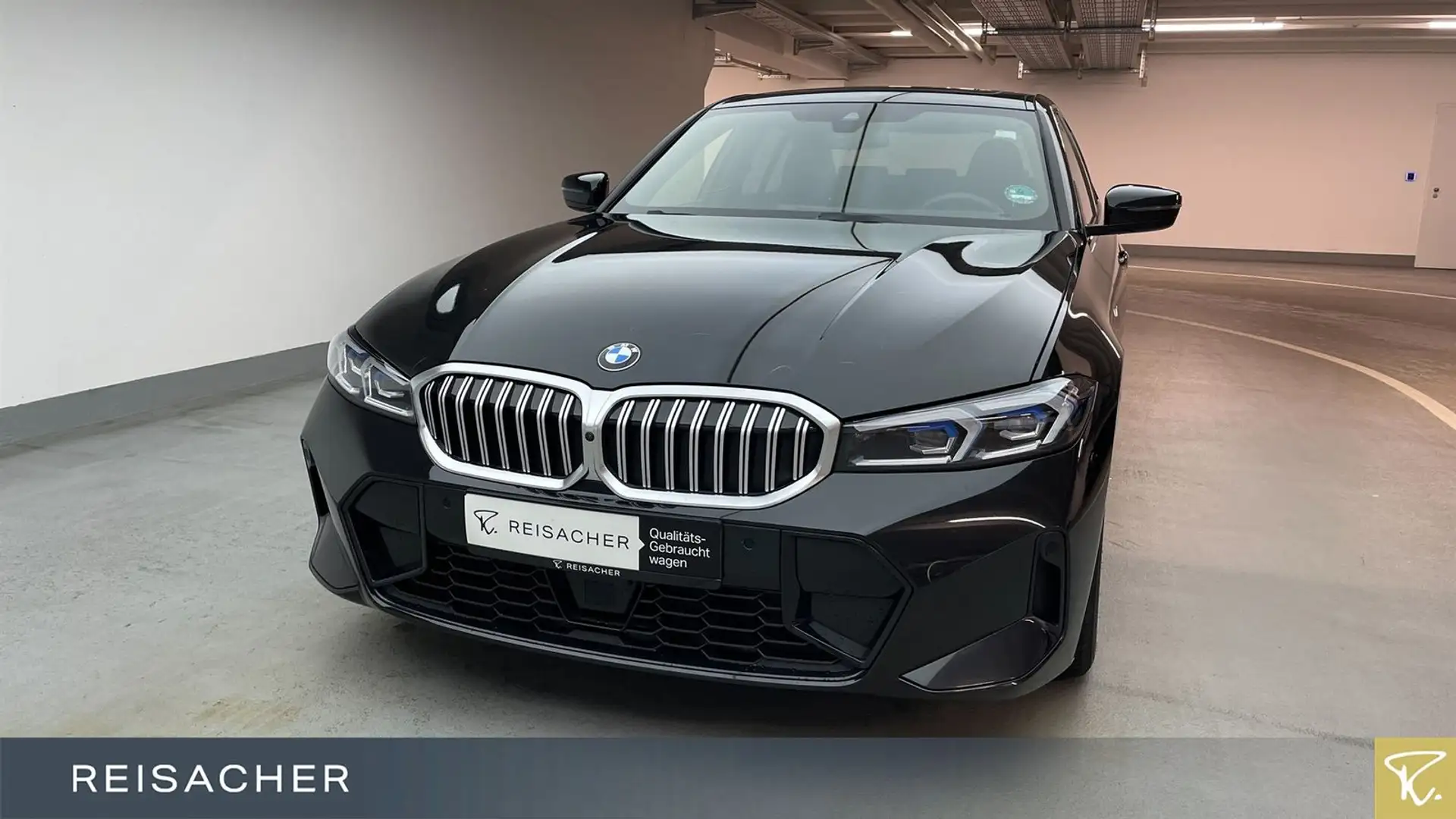 BMW 330 iA xDrive M-Sport,LCProf,GSD,AHK,PA+,adapLED Schwarz - 1