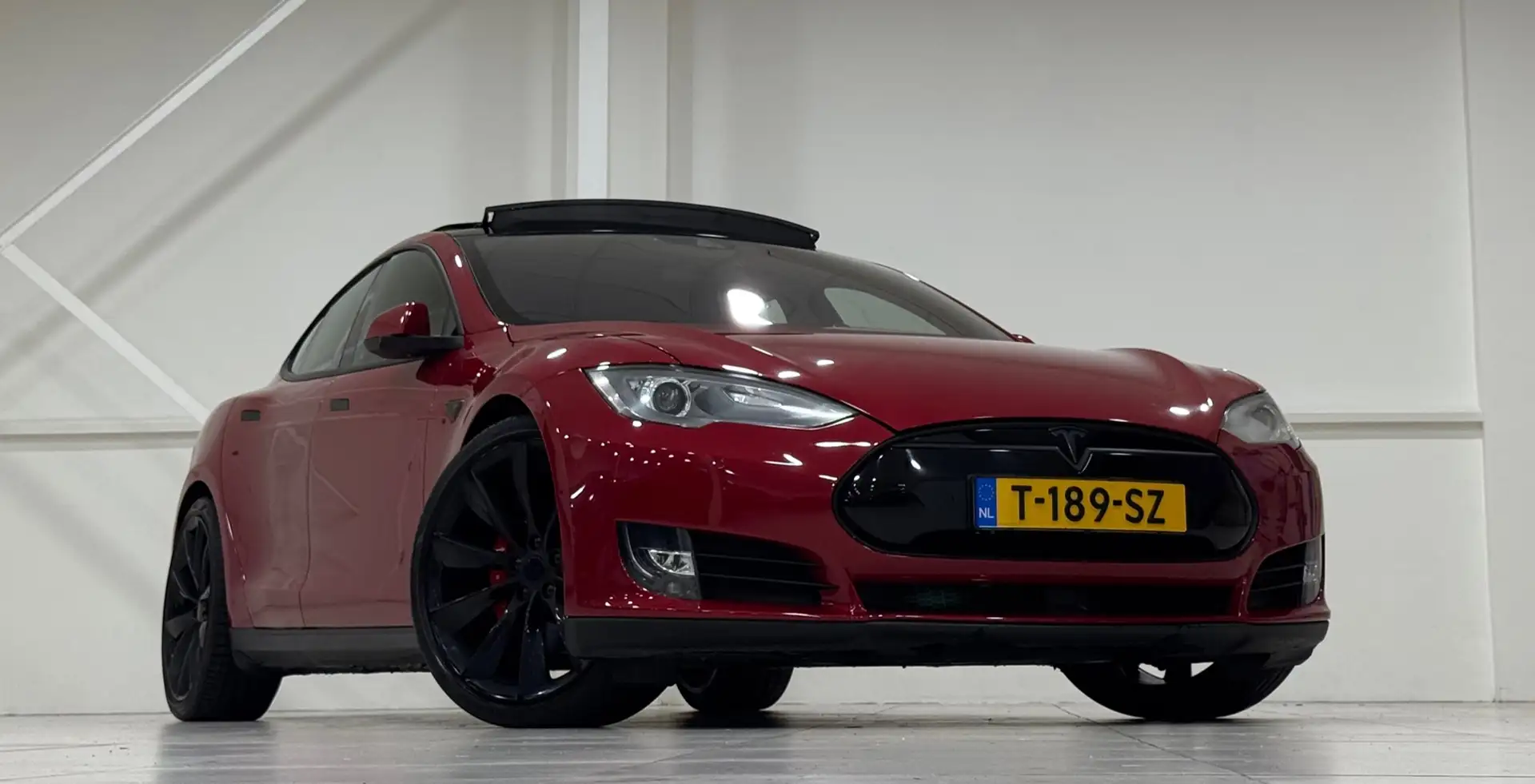 Tesla Model S 90D Performance 735pk Schuif/kanteldak 21"LM velge Rood - 2