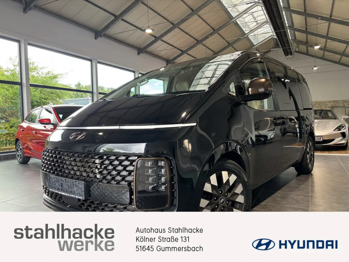Hyundai STARIA 2.2 Signature 4WD Černá - 1