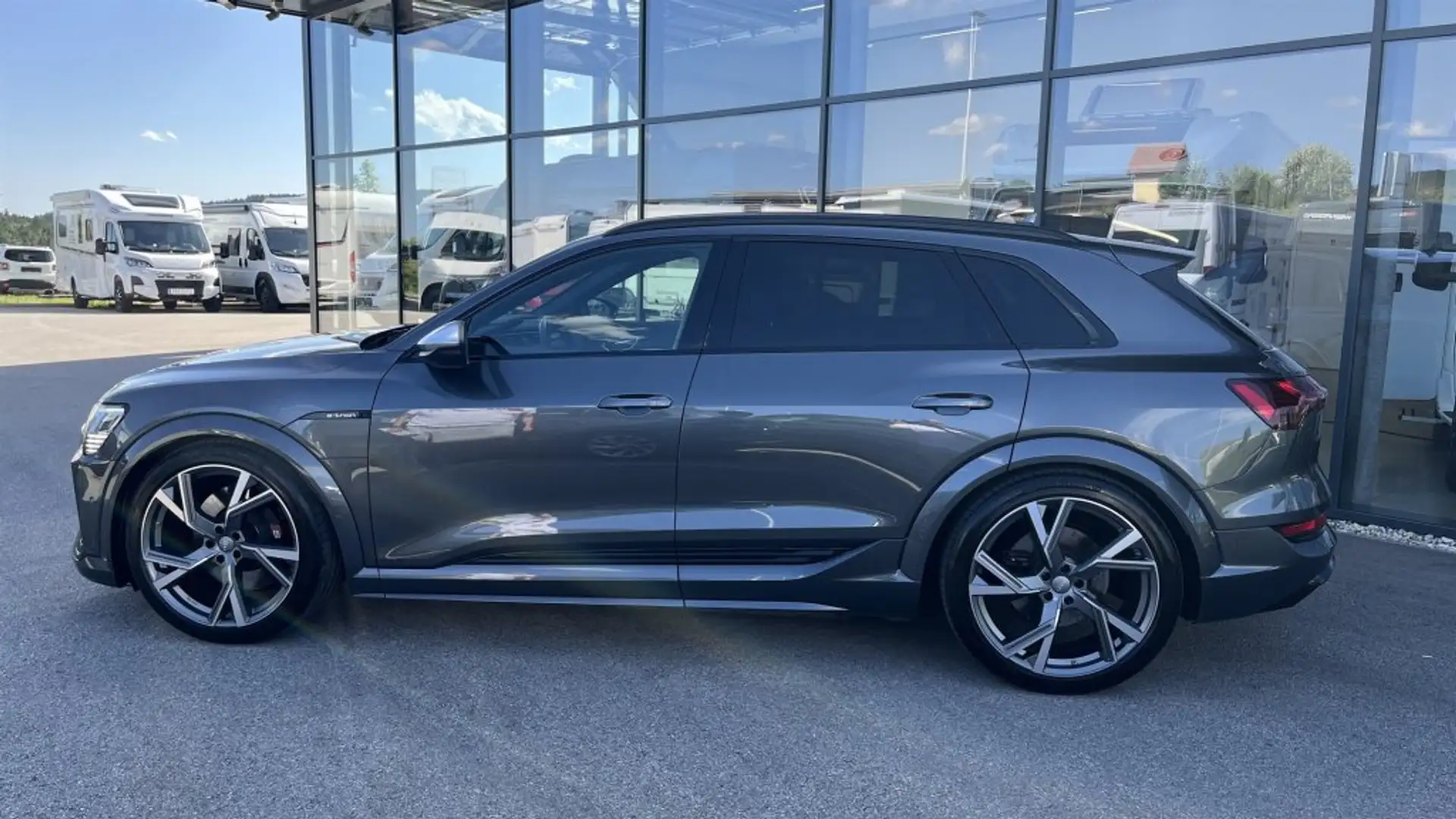 Audi e-tron quattro 95kWh S Grau - 2