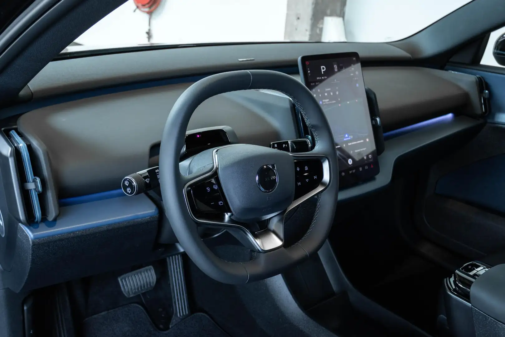 Volvo EX30 Single Motor Extended Range Plus 69 kWh | Stoelver Schwarz - 2