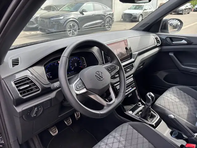 Volkswagen T-Cross view 11