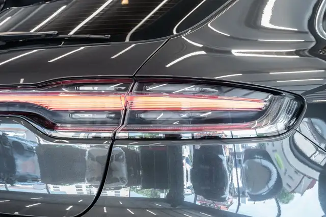Porsche Macan view 8