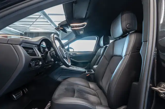Porsche Macan view 12