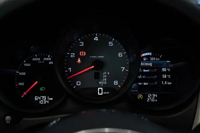 Porsche Macan view 17