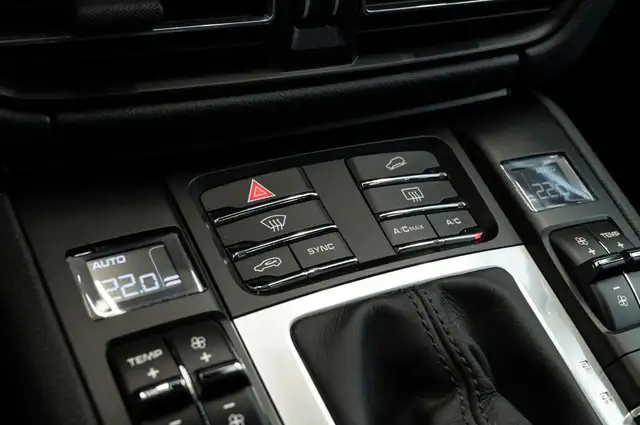 Porsche Macan view 29