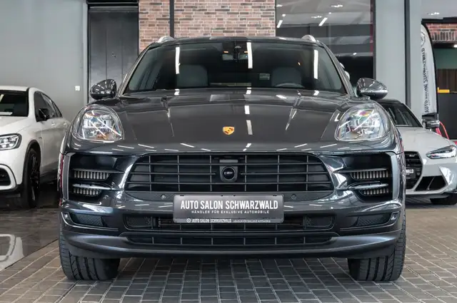 Porsche Macan view 5