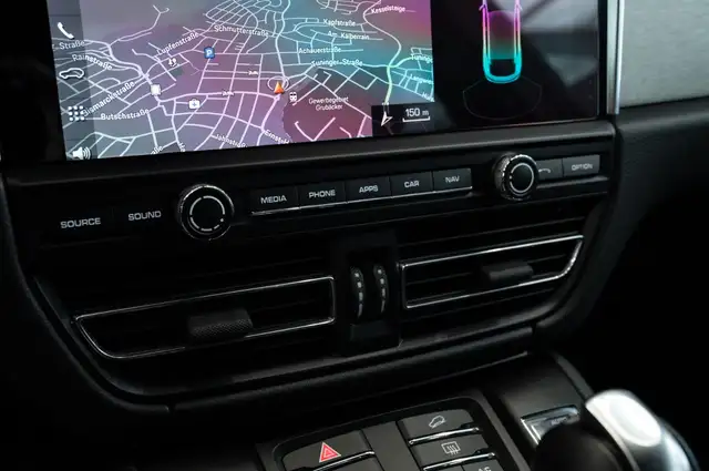 Porsche Macan view 28