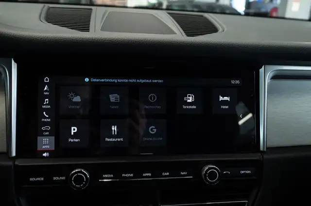 Porsche Macan view 21
