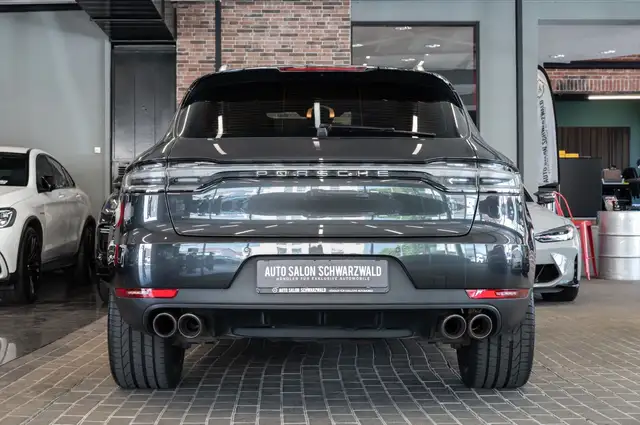 Porsche Macan view 9