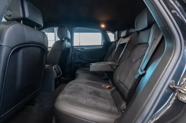 Porsche Macan view 14