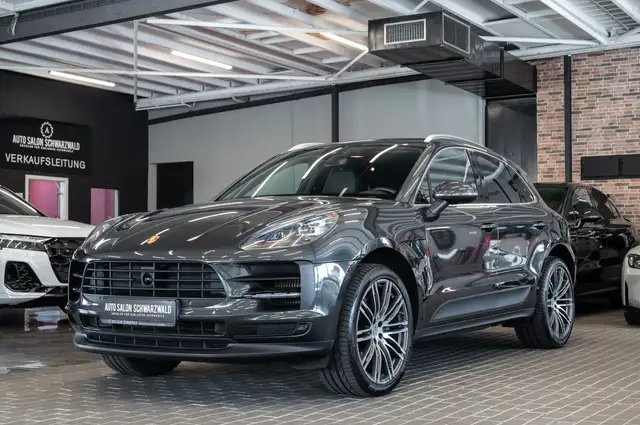 Porsche Macan view 2