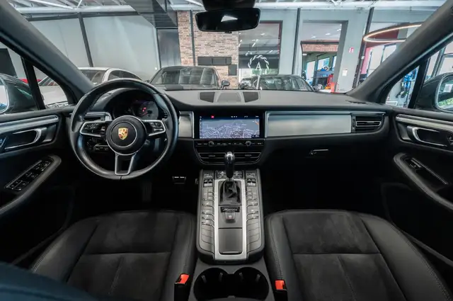 Porsche Macan view 15