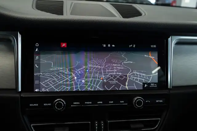 Porsche Macan view 19