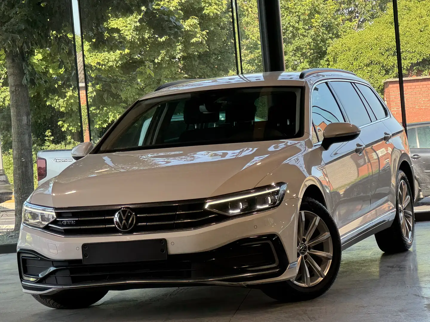 Volkswagen Passat Variant GTE 1.4 eHybrid DSG/FULLOPTIONS/NEW MODELS/CARNET Wit - 1