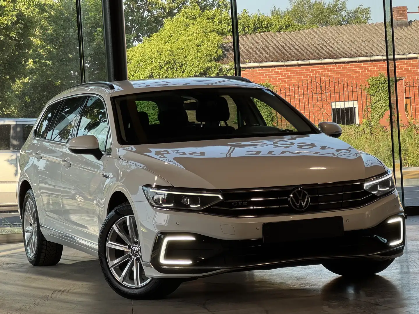 Volkswagen Passat Variant GTE 1.4 eHybrid DSG/FULLOPTIONS/NEW MODELS/CARNET Wit - 2