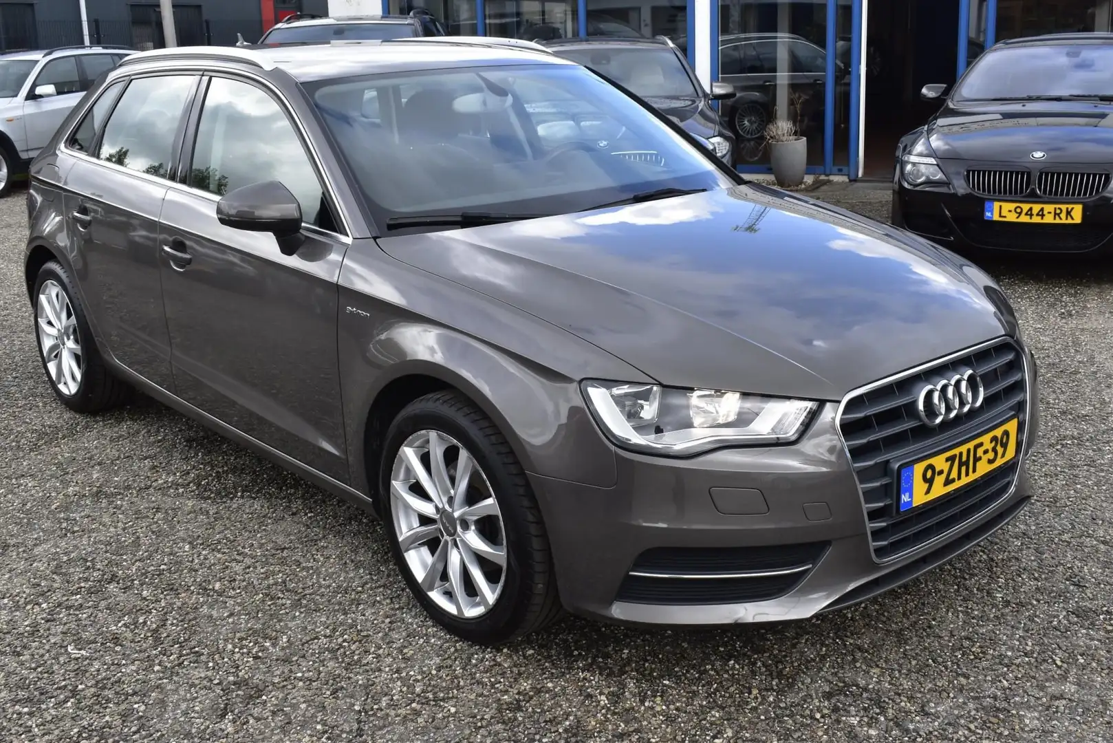 Audi A3 Sportback 1.4 TFSI Attraction Pro Line g-tron Grijs - 1