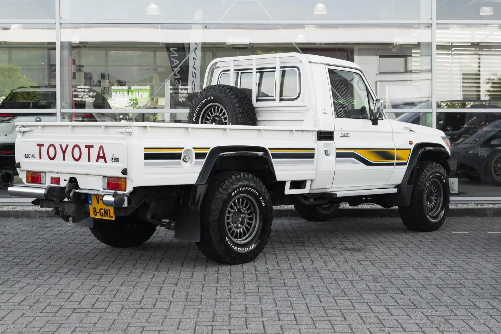 Toyota Land Cruiser GRJ-79 4.0 V6 Single cab 70th Anniversary Weiß - 2