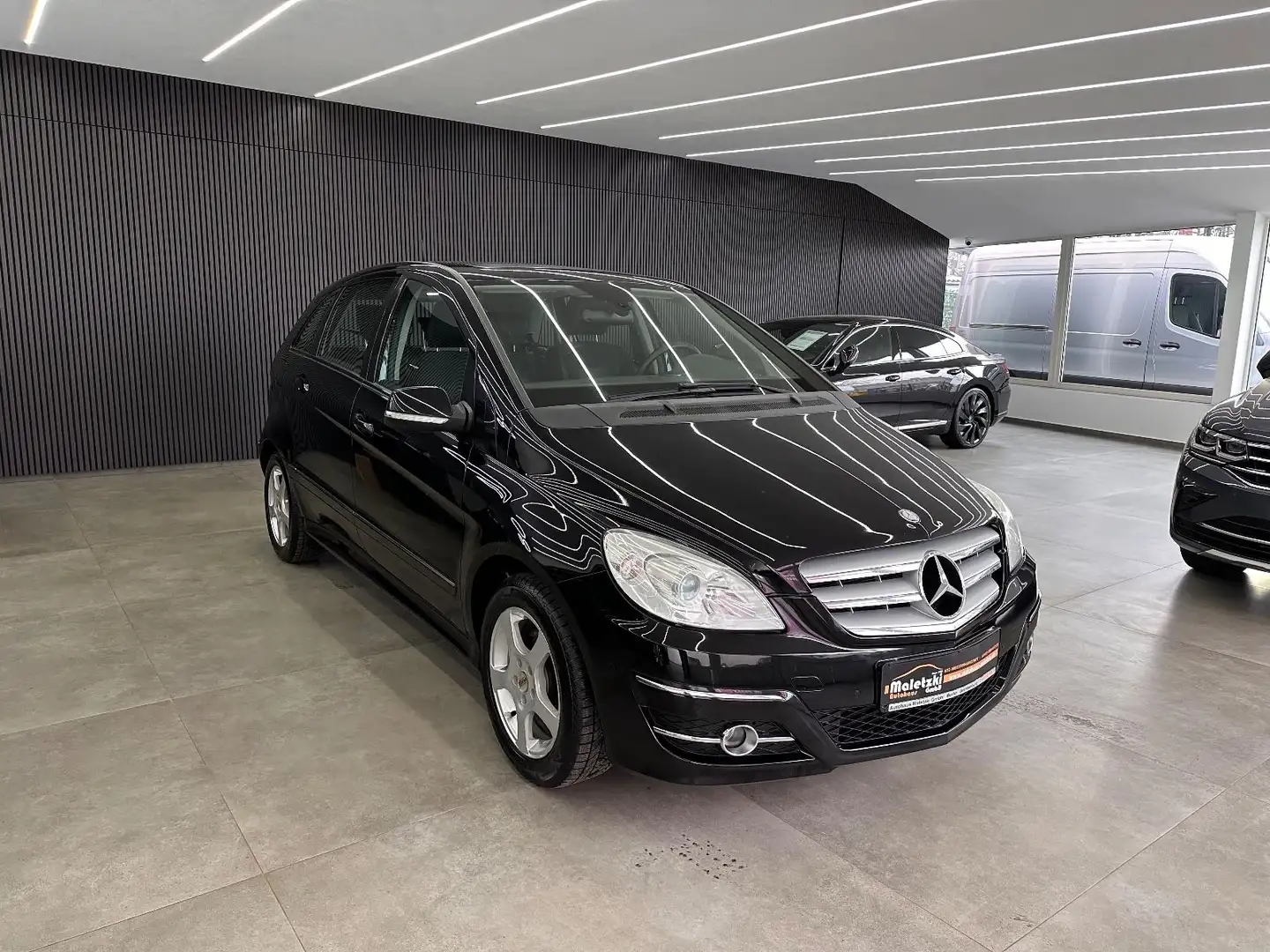 Mercedes-Benz B 200 B200*PDC*AHK*Panorama*Sitzheizung* Schwarz - 1