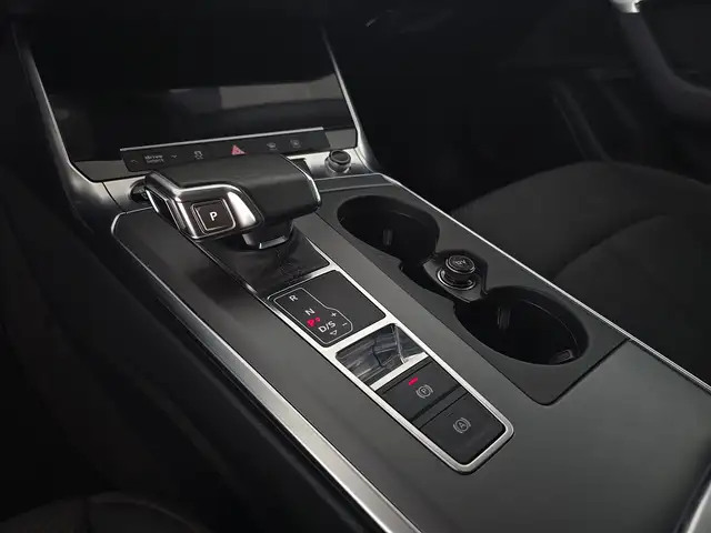 Audi A6 Avant view 12
