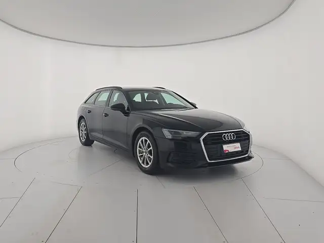 Audi A6 Avant view 6