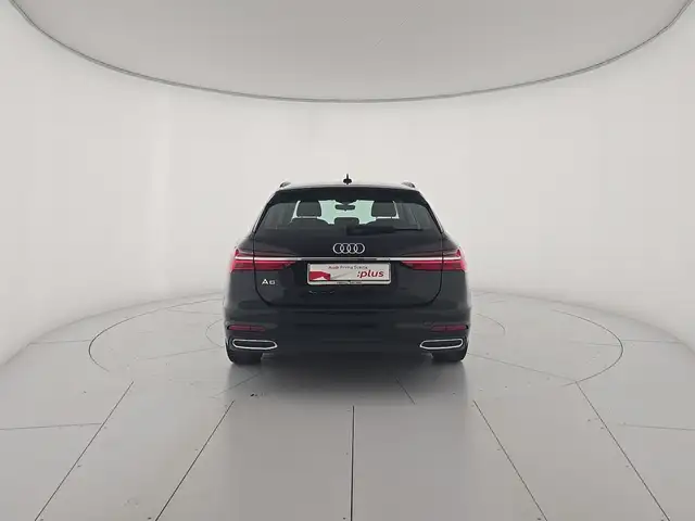 Audi A6 Avant view 4
