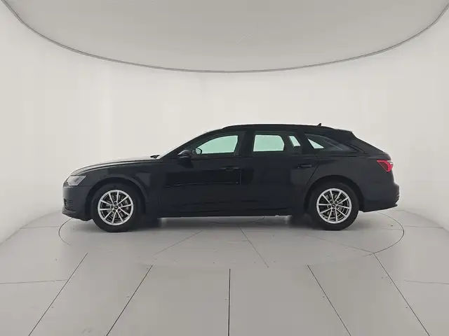 Audi A6 Avant view 2