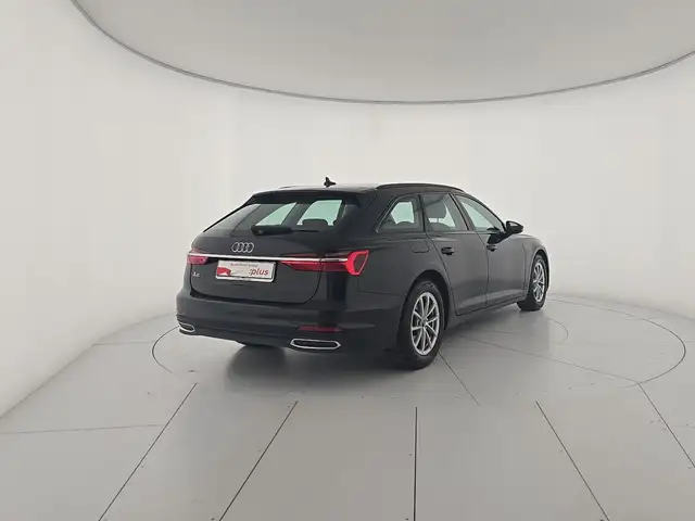 Audi A6 Avant view 5