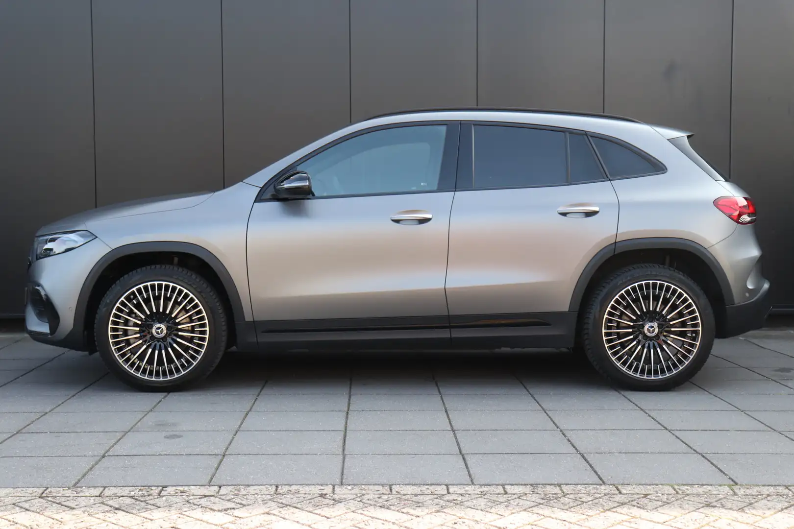 Mercedes-Benz EQA 250 AMG-LINE | 67 kWh | PANO-DAK | CAMERA | STOELVERWA Grijs - 2
