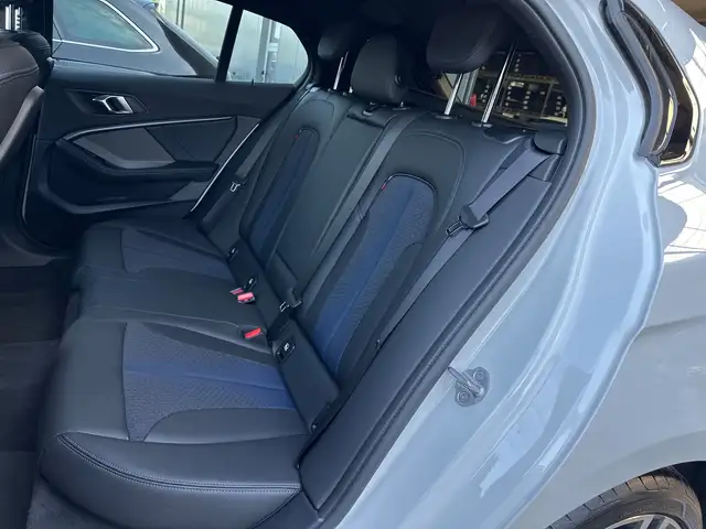 BMW 1 Series view 13
