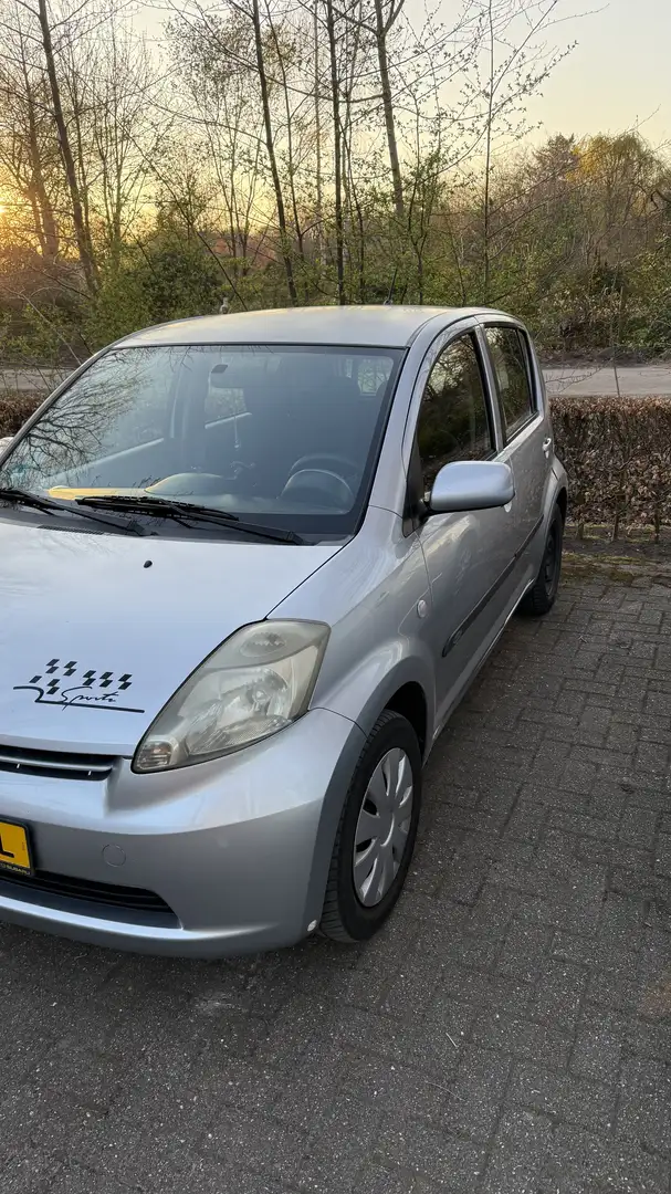 Daihatsu Sirion 1.0-12V Trend Grijs - 2