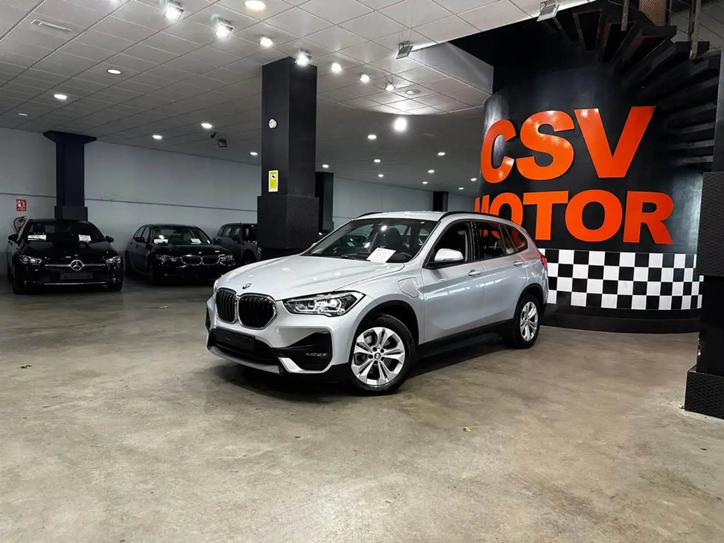 BMW X1 xDrive25eA Plateado - 2