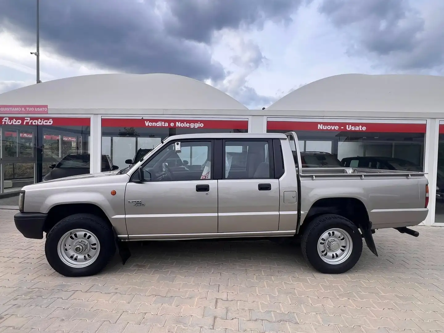 Mitsubishi L200 2.5 TD 4WD Double Cab Pick-up Сірий - 2