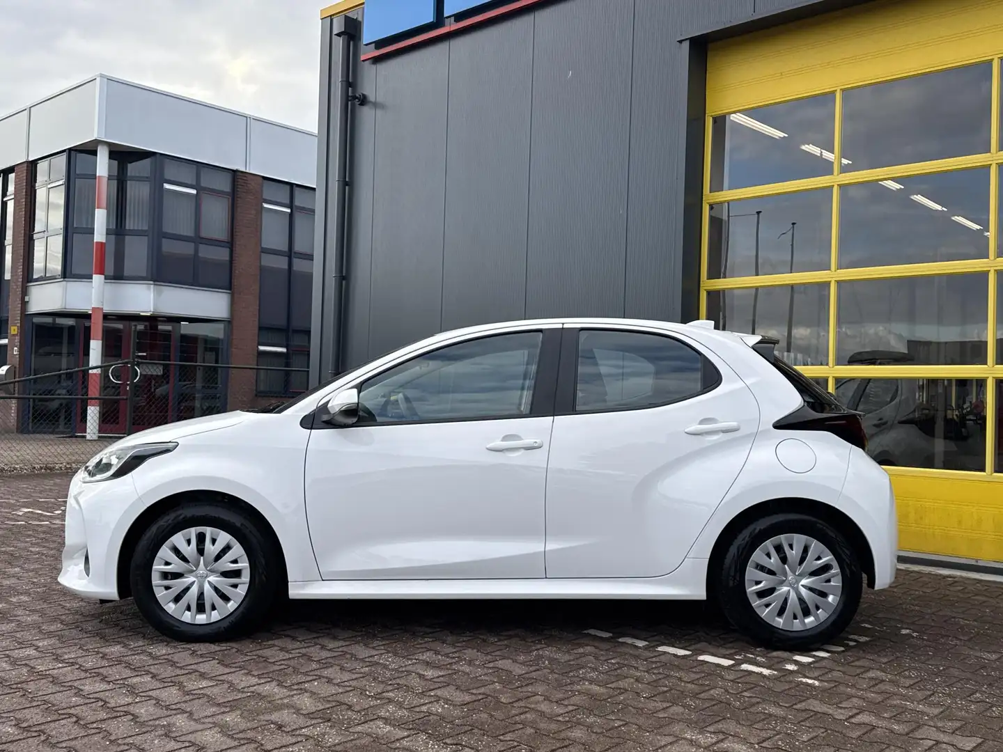 Toyota Yaris 1.5 Hybrid Active Blanco - 2