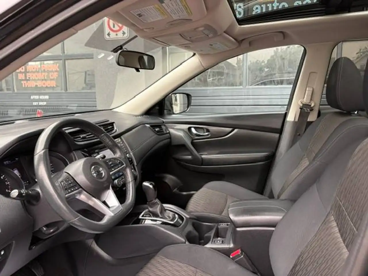 Nissan Rogue снимка Nissan Rogue