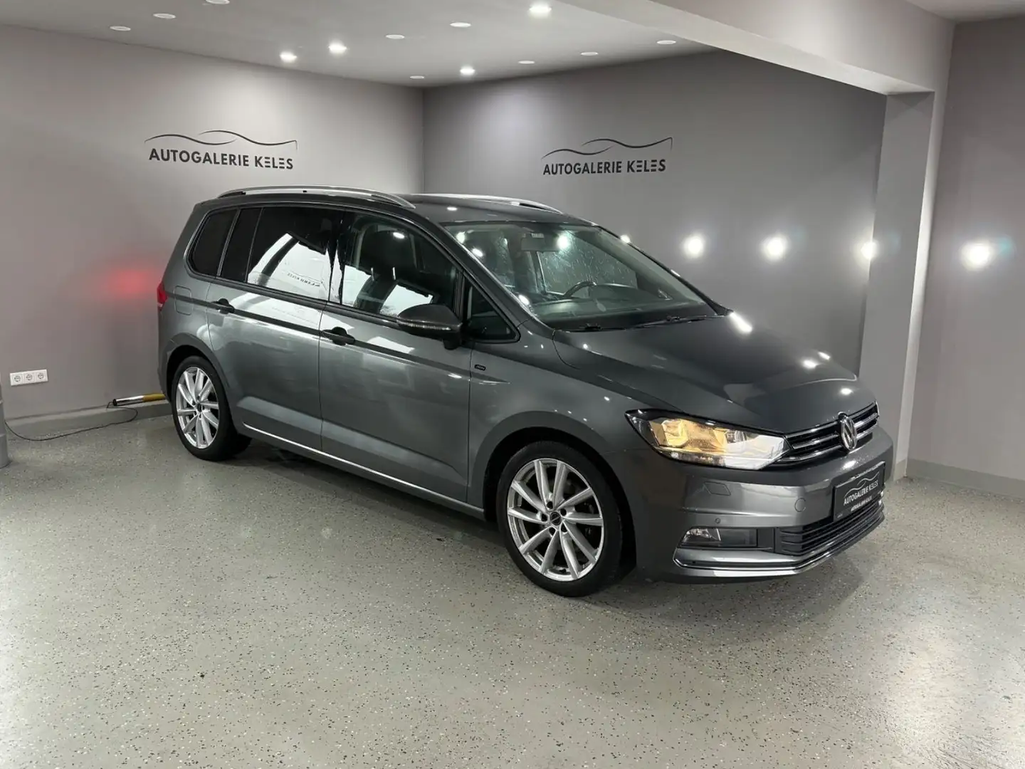 Volkswagen Touran Join Autom. 7SITZE*NAVI*KAM*AHK* Grau - 1