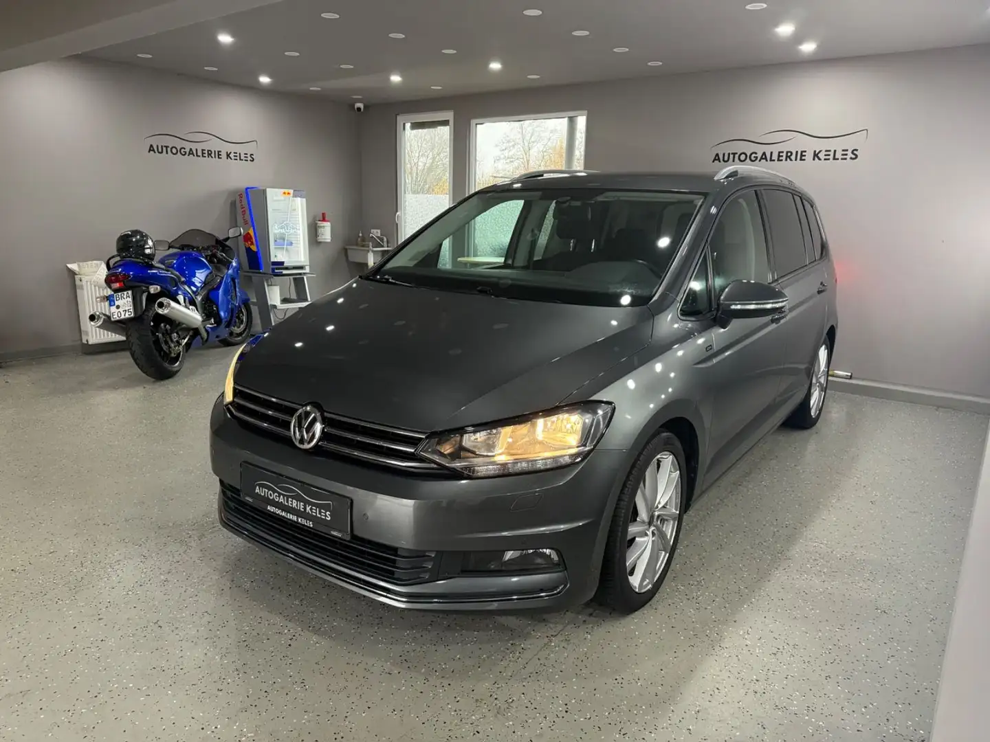 Volkswagen Touran Join Autom. 7SITZE*NAVI*KAM*AHK* Grau - 2