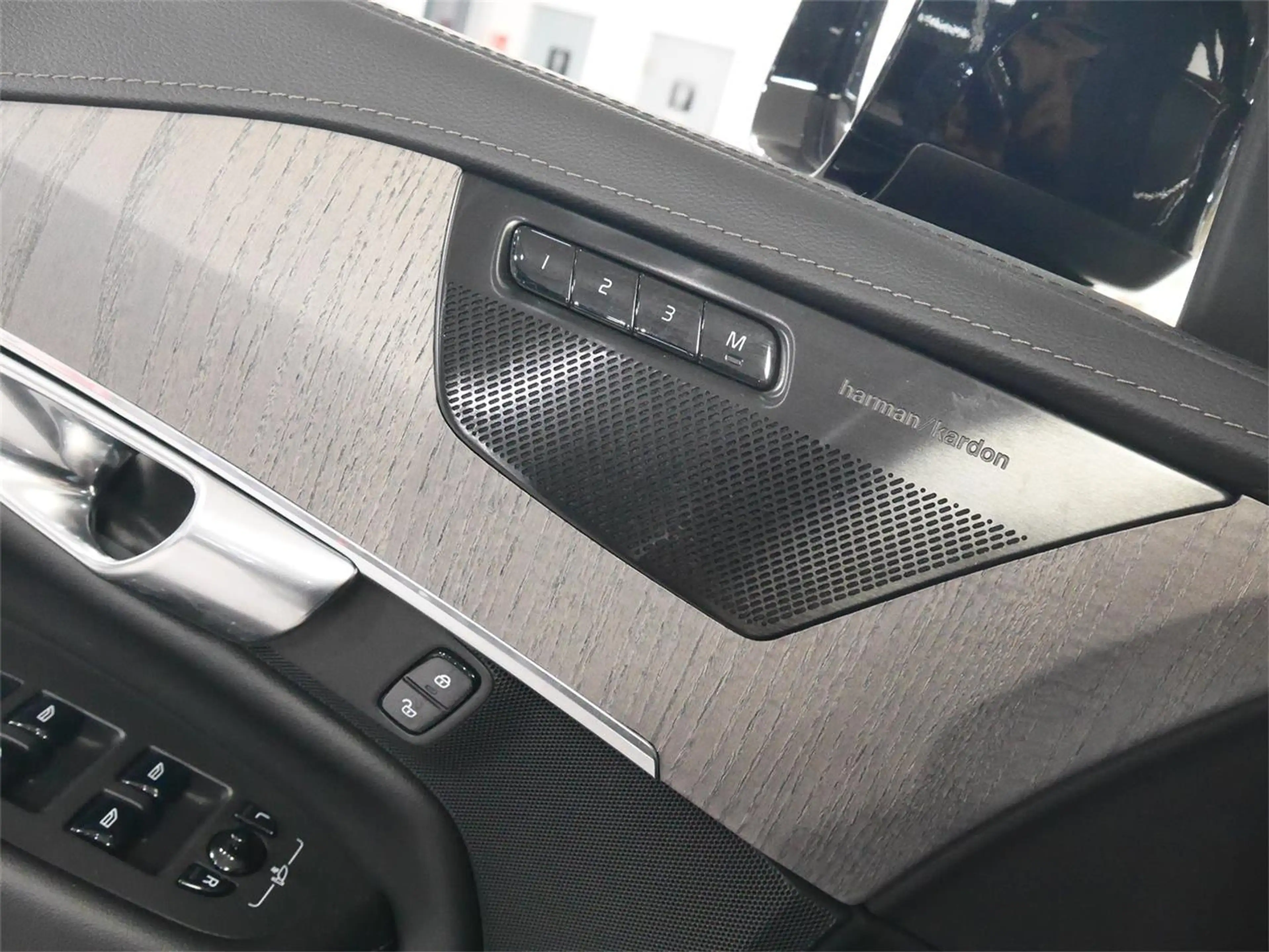 Volvo XC90 B5 (D) AWD Geartr. Plus Dark 7-Sitzer — photo 11