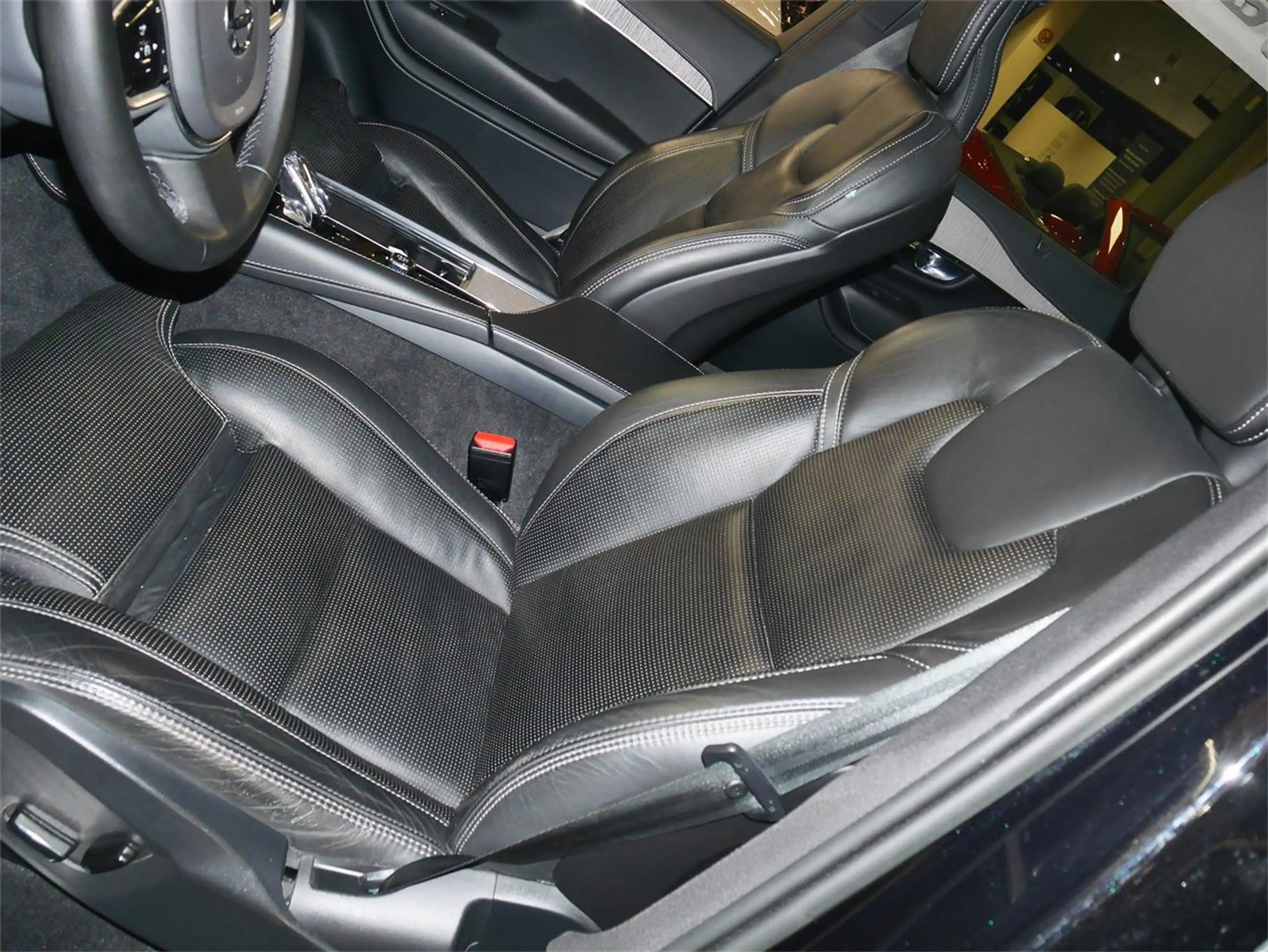 Volvo XC90 B5 (D) AWD Geartr. Plus Dark 7-Sitzer — photo 6