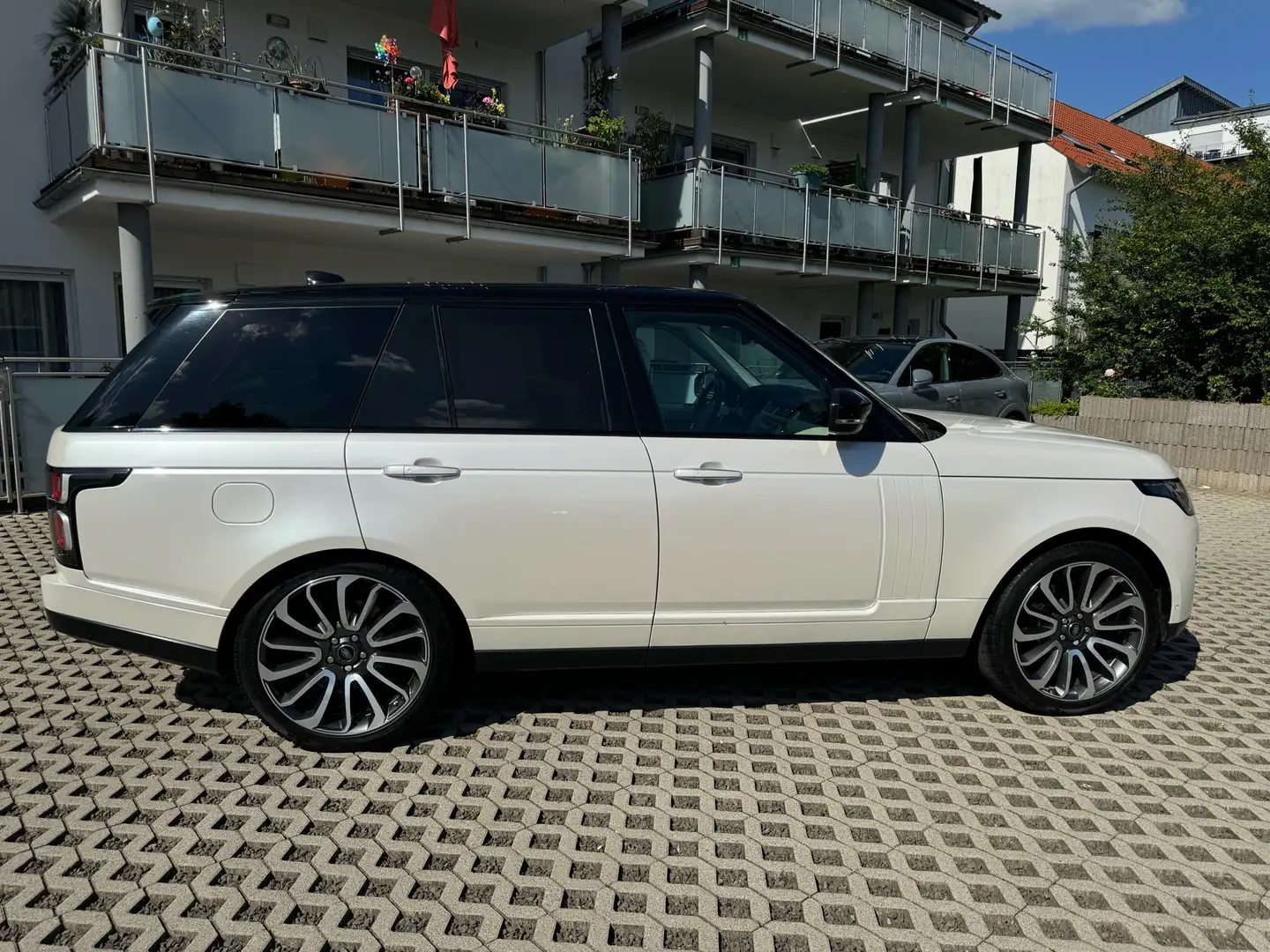 Land Rover Range Rover 4.4 SDV8 Autobiography Panorama HUD Servoschliess Weiß - 2