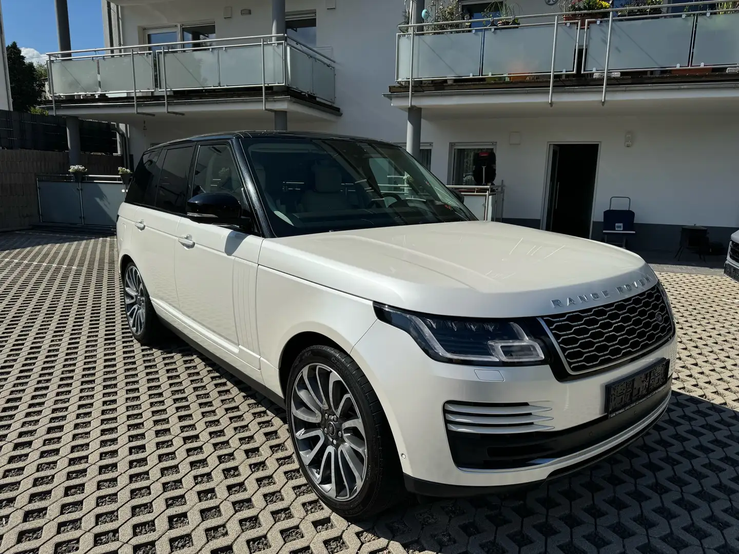 Land Rover Range Rover 4.4 SDV8 Autobiography Panorama HUD Servoschliess Weiß - 1