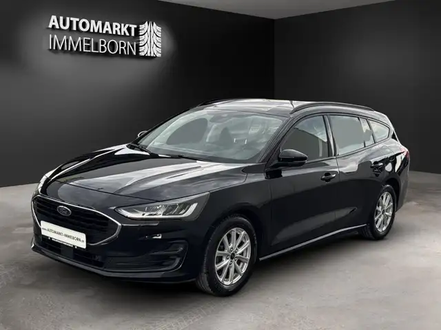 Ford Focus view 3