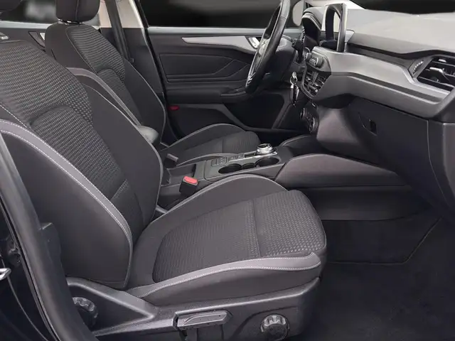 Ford Focus view 12
