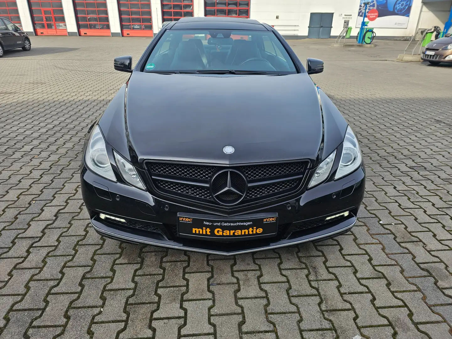 Mercedes-Benz E 250 CDI DPF Coupe BlueEFFICIENCY Automatik Avantgarde Černá - 2
