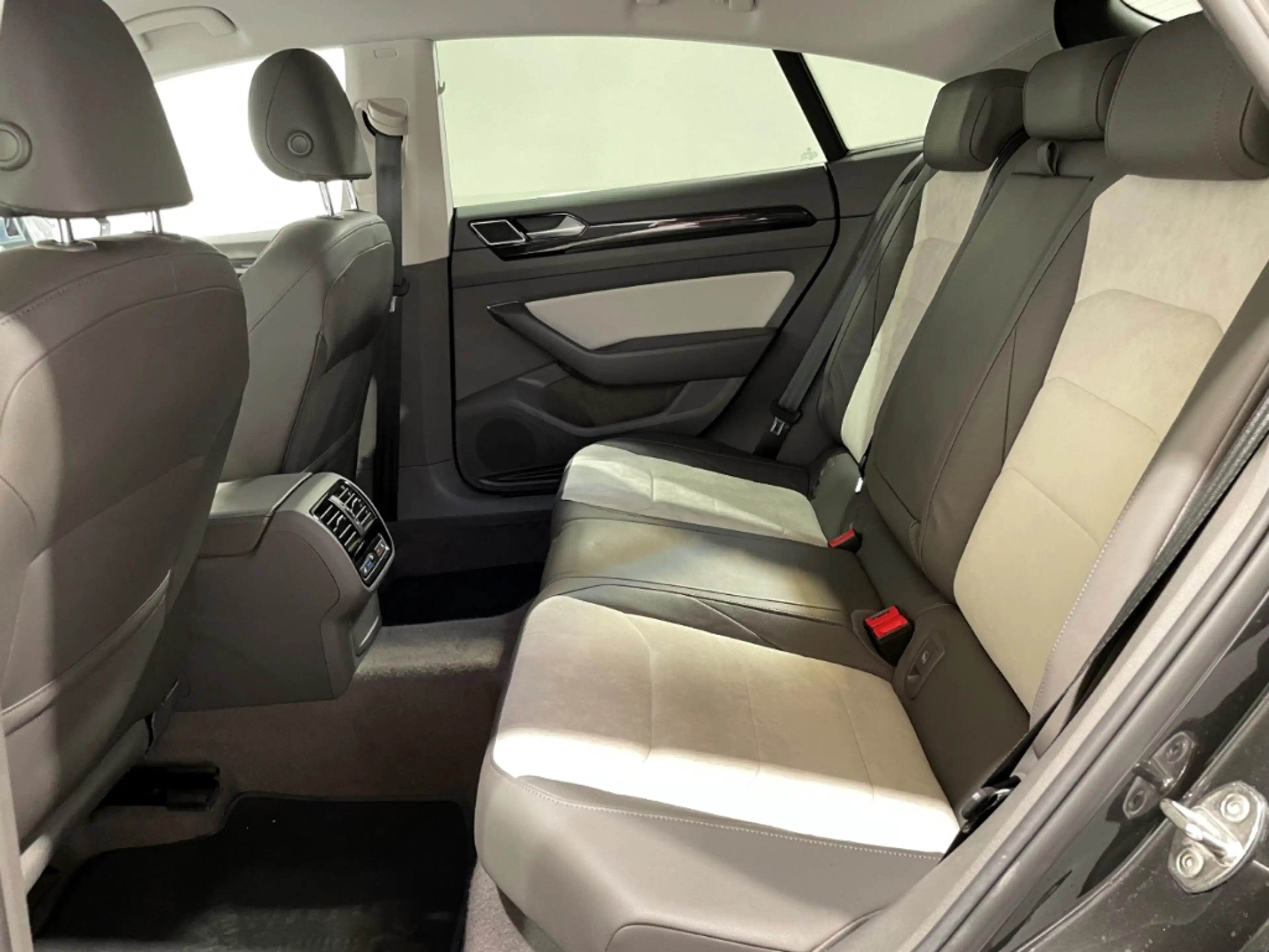 Volkswagen Arteon 2.0 TSI DSG Elegance EU6 Leder LED ACC — photo 7