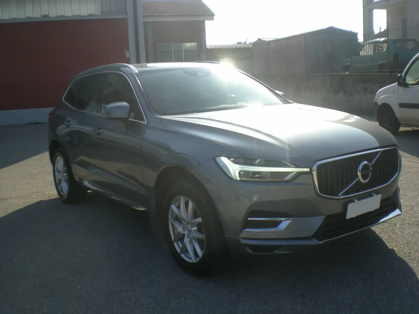 Volvo XC60 2.0 d4 Momentum Pro Geartronic Argento - 2