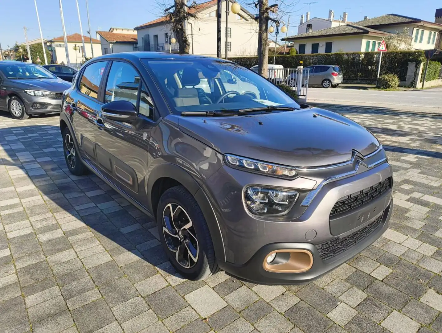 Citroen C3 1.2 PureTech 83 S&S C-Series Grau - 2