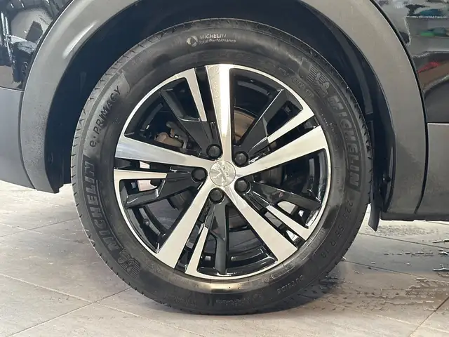 Peugeot 3008 view 3
